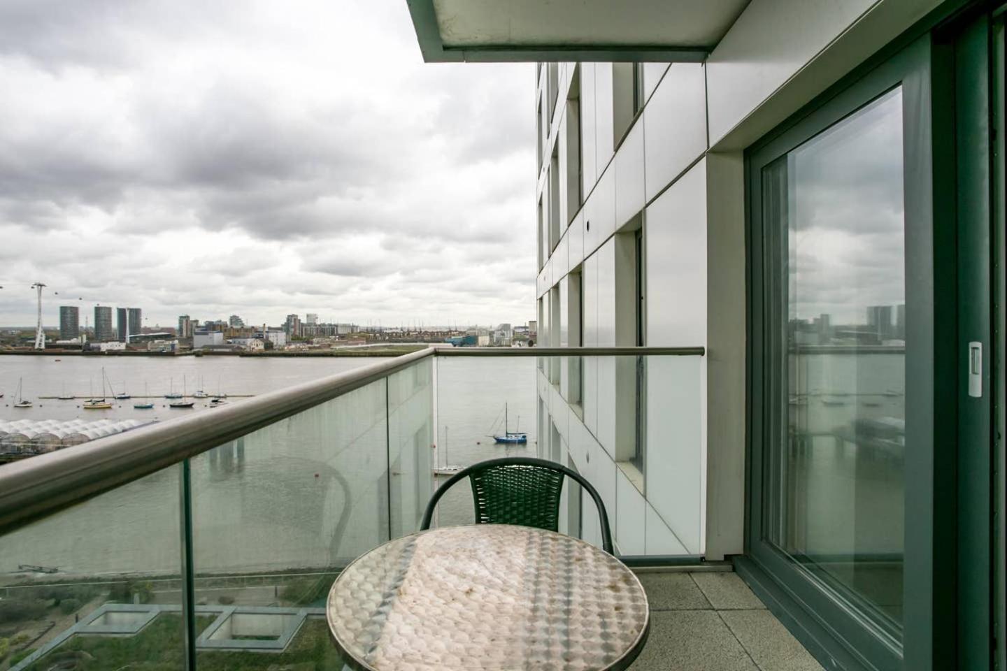 לונדון Guestready - Comfort By The Thames, W/ Balcony מראה חיצוני תמונה